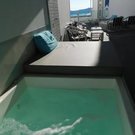 Center View Suites *